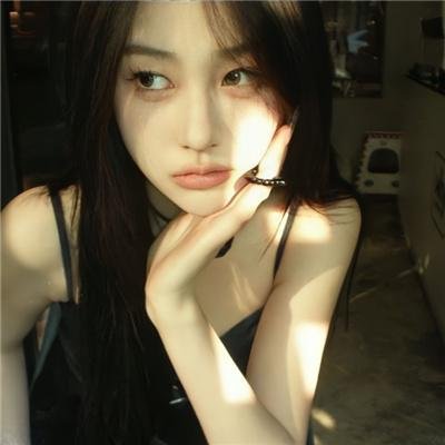 红衣小女孩